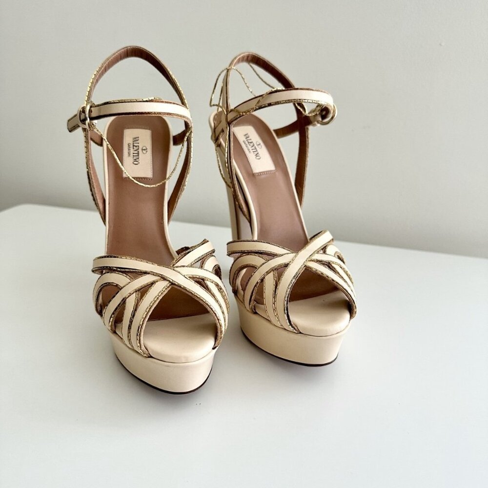 NEW VALENTINO GARAVANI Beige Leather Gold Metal Trim Platform Sandals Size 39